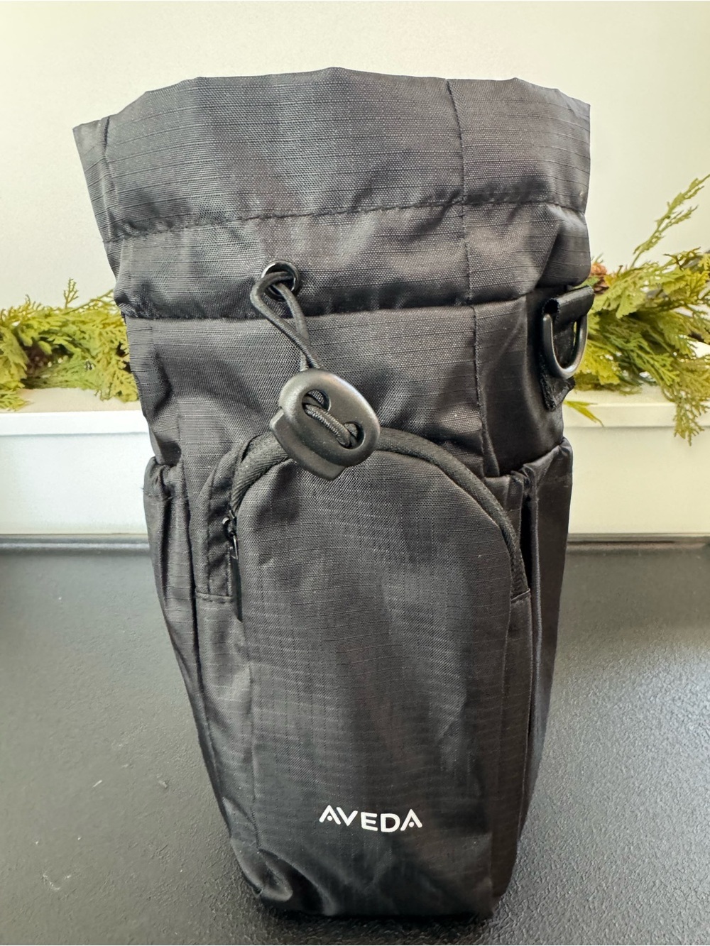 AVEDA Black water bottle Bag - Picture 5 of 5